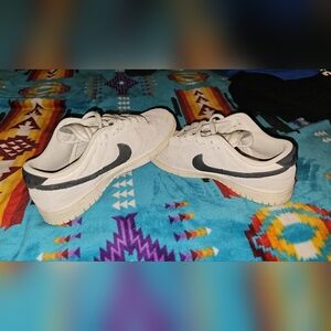 Nike Glitter Cream and Black Casual Sneakers